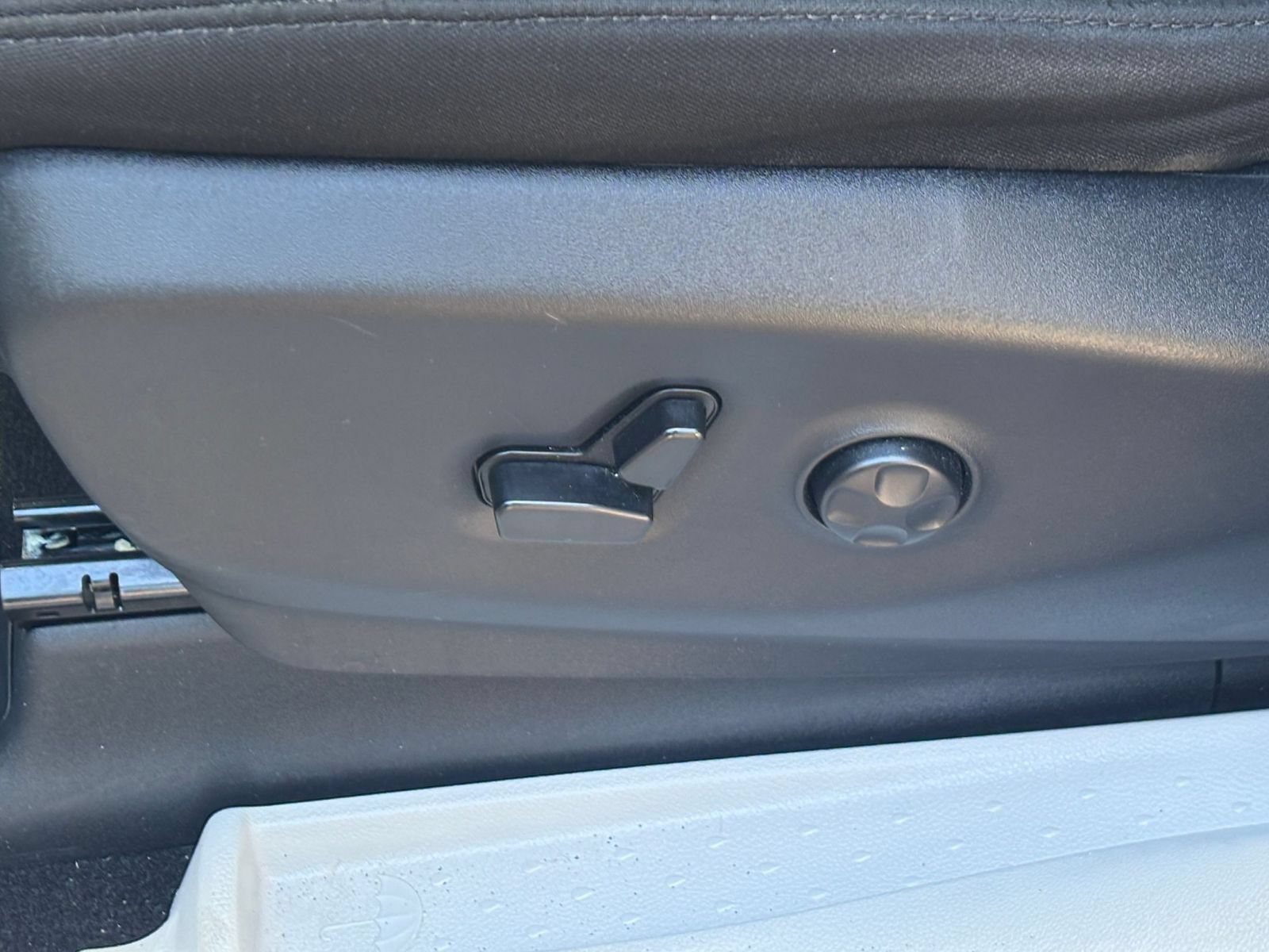 Used 2024 Chrysler Voyager LX FWD image 21