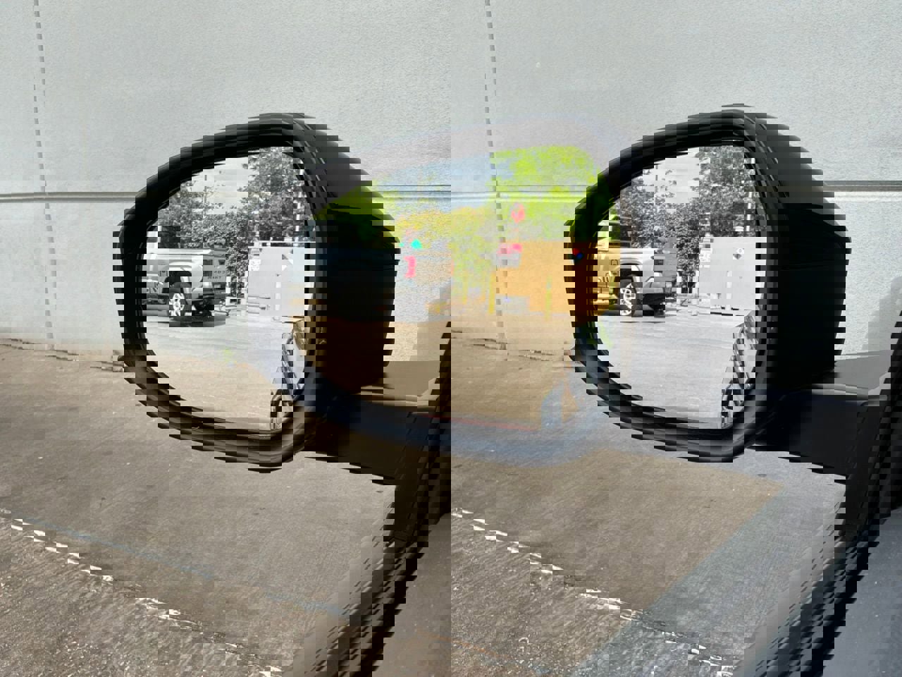 Used 2025 Toyota Prius LE image 18