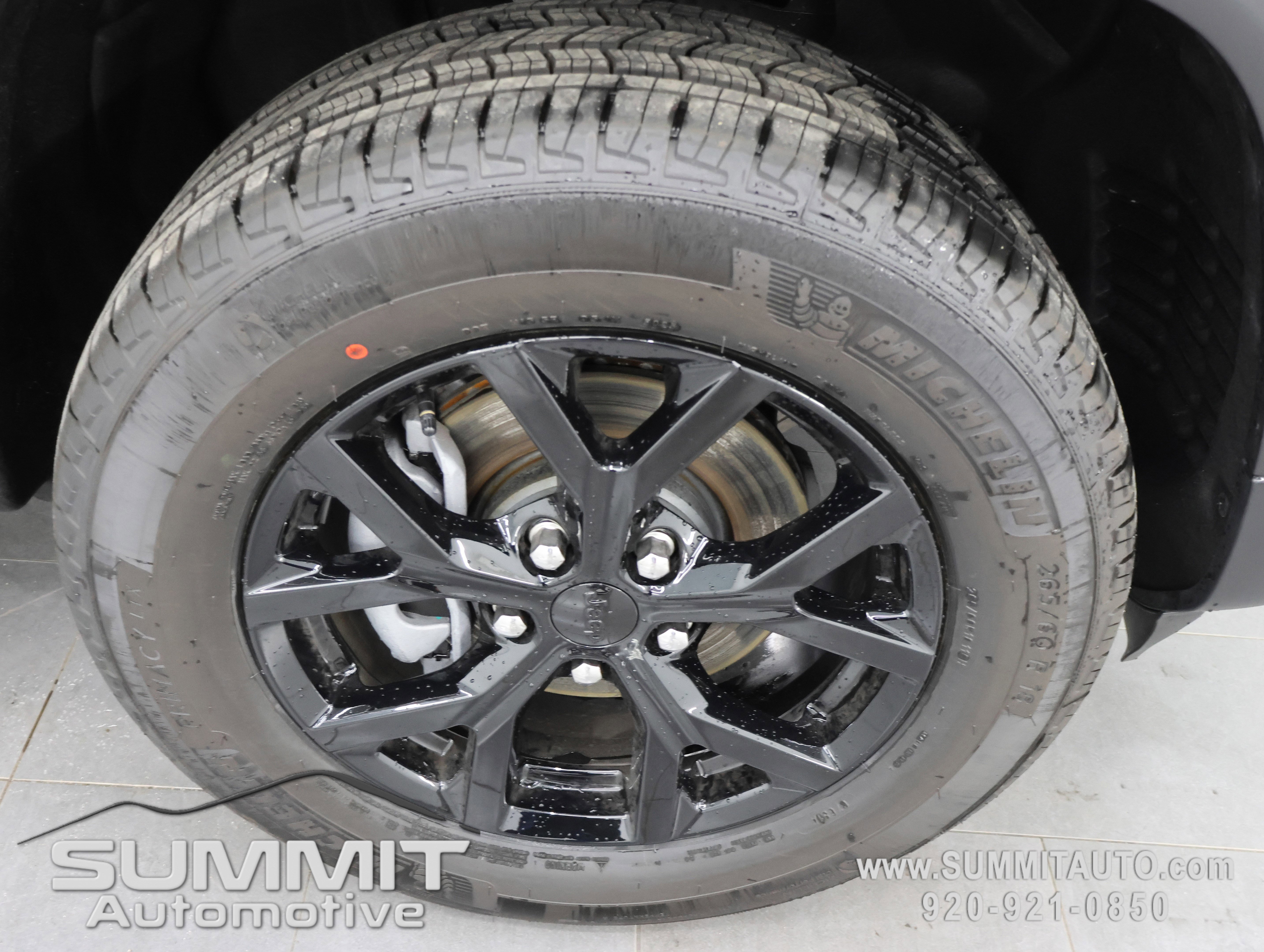 New 2026 Jeep Grand Cherokee Altitude AWD/4WD image 3
