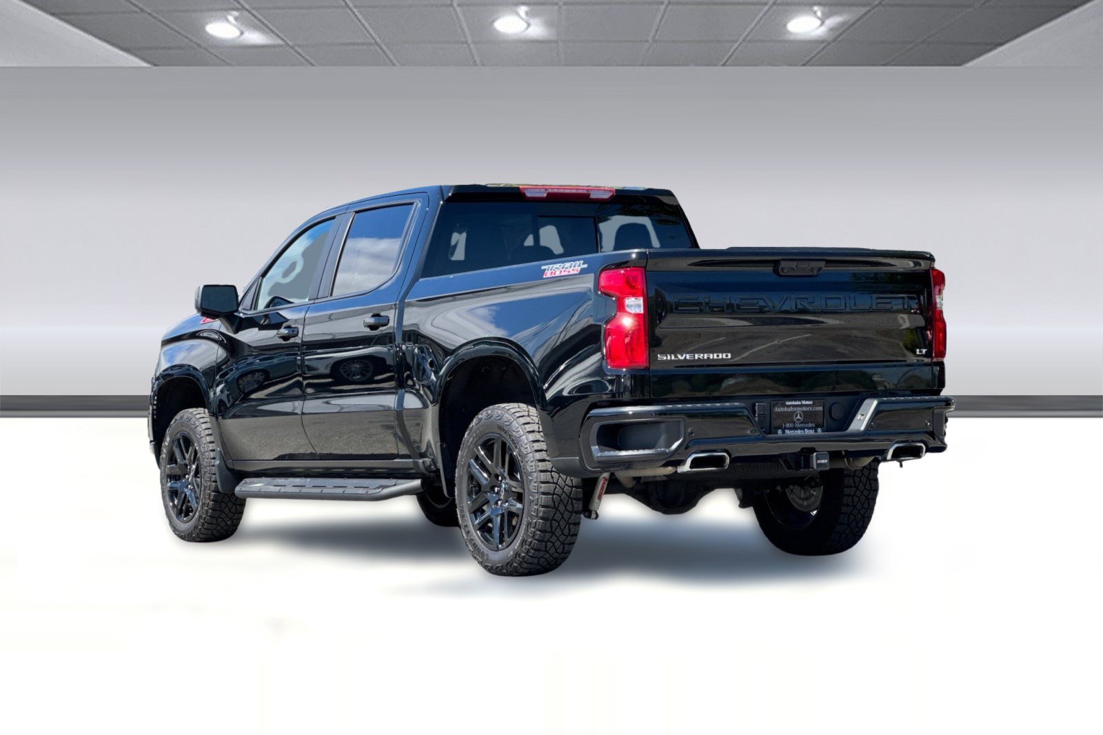 Used 2025 Chevrolet Silverado 1500 LT Trail Boss w/ LT Trail Boss Premium Package AWD/4WD image 3