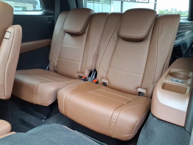 New 2026 Mercedes-Benz GLS 580 4MATIC image 18