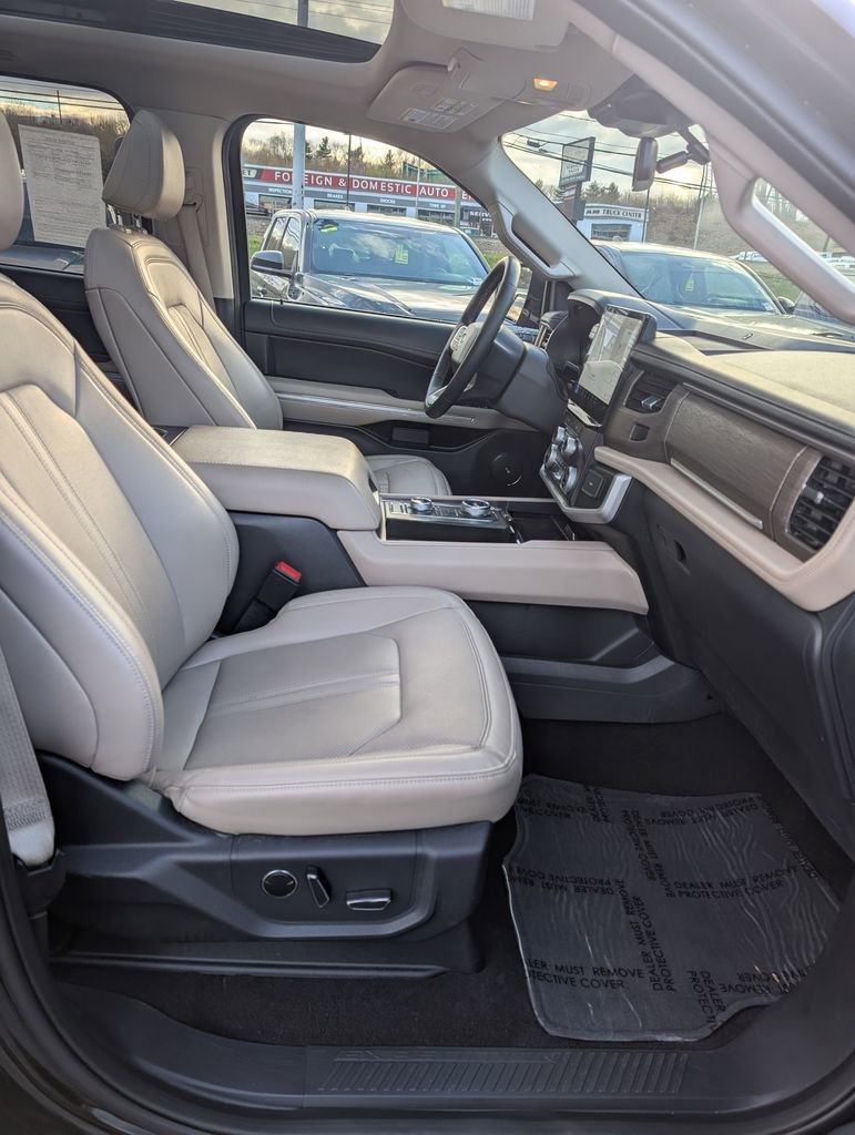 Used 2024 Ford Expedition Limited AWD/4WD image 21
