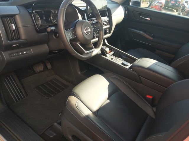 Used 2025 Nissan Pathfinder SL image 18