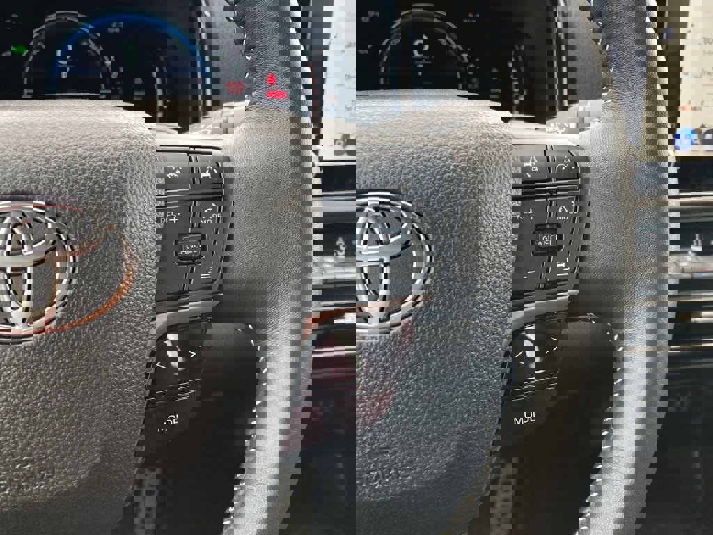 Used 2025 Toyota Camry SE image 15