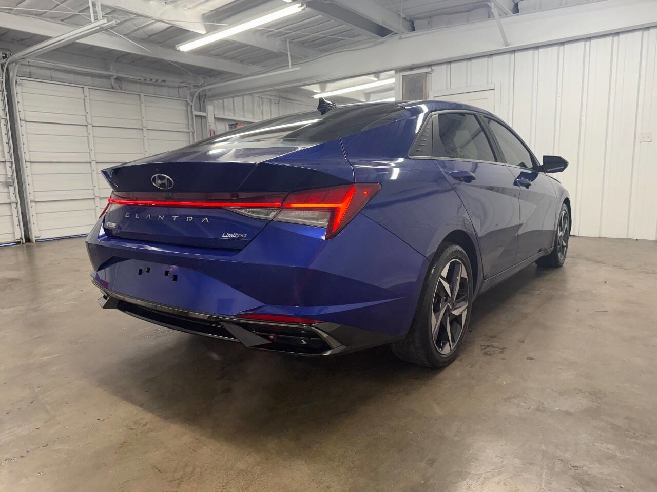 Used 2021 Hyundai Elantra Limited image 13