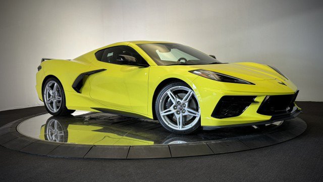 Used 2024 Chevrolet Corvette Stingray Premium Cpe w/ Z51 Performance Package RWD image 2