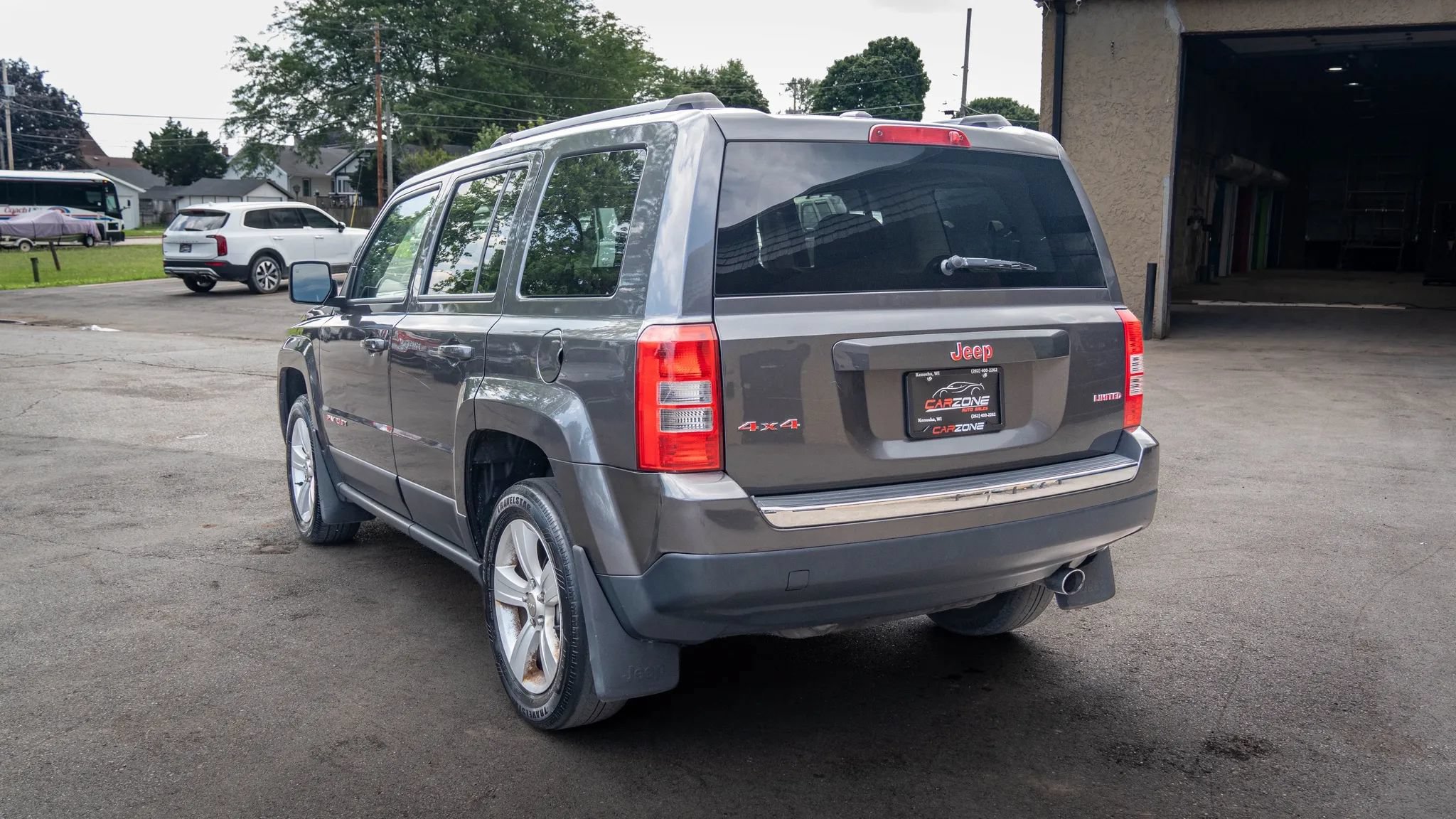 Used 2015 Jeep Patriot Limited w/ Sun/Sound Group AWD/4WD image 8