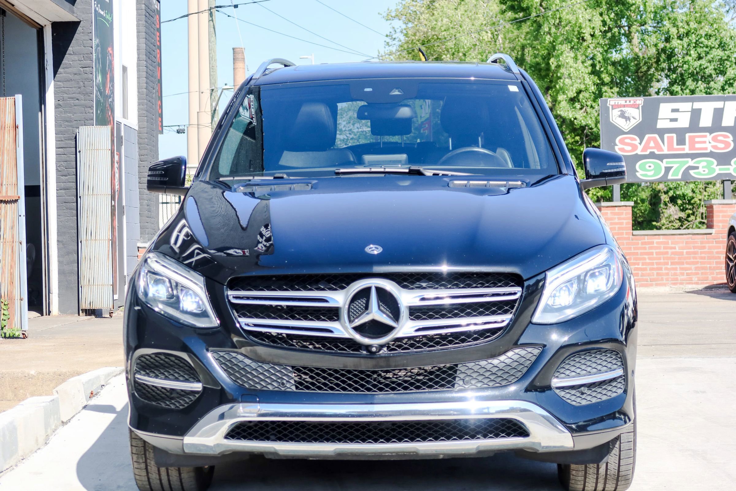 Used 2017 Mercedes-Benz GLE 350 4MATIC w/ Premium 2 Package image 2