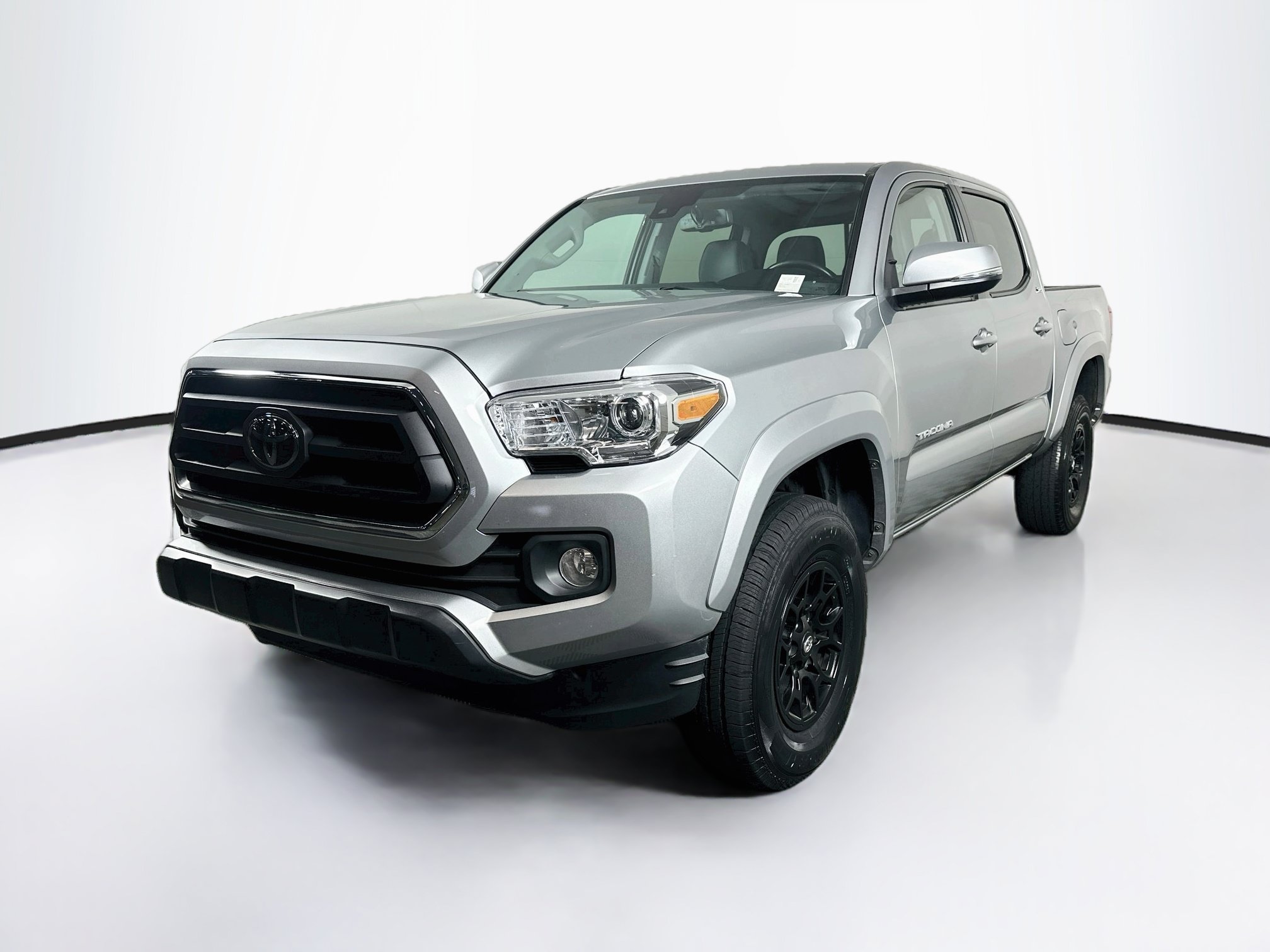 Used 2022 Toyota Tacoma SR5 w/ Technology Package RWD image 3