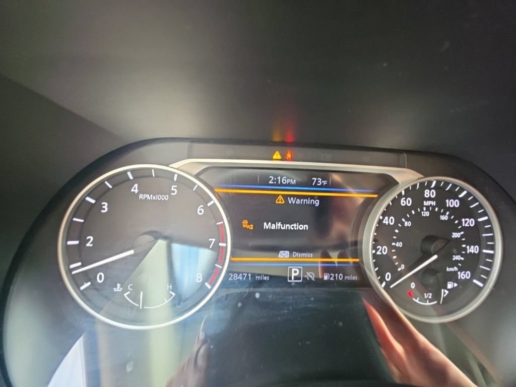 Used 2025 Nissan Sentra SR FWD image 14