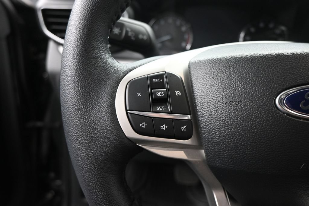 Used 2024 Ford Explorer XLT w/ Equipment Group 202A AWD/4WD image 11
