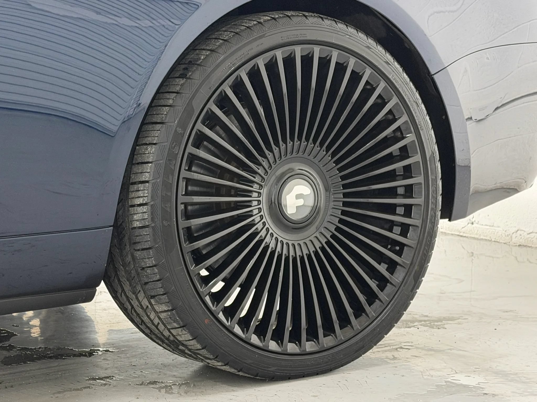 Used 2017 Rolls-Royce Dawn RWD image 93