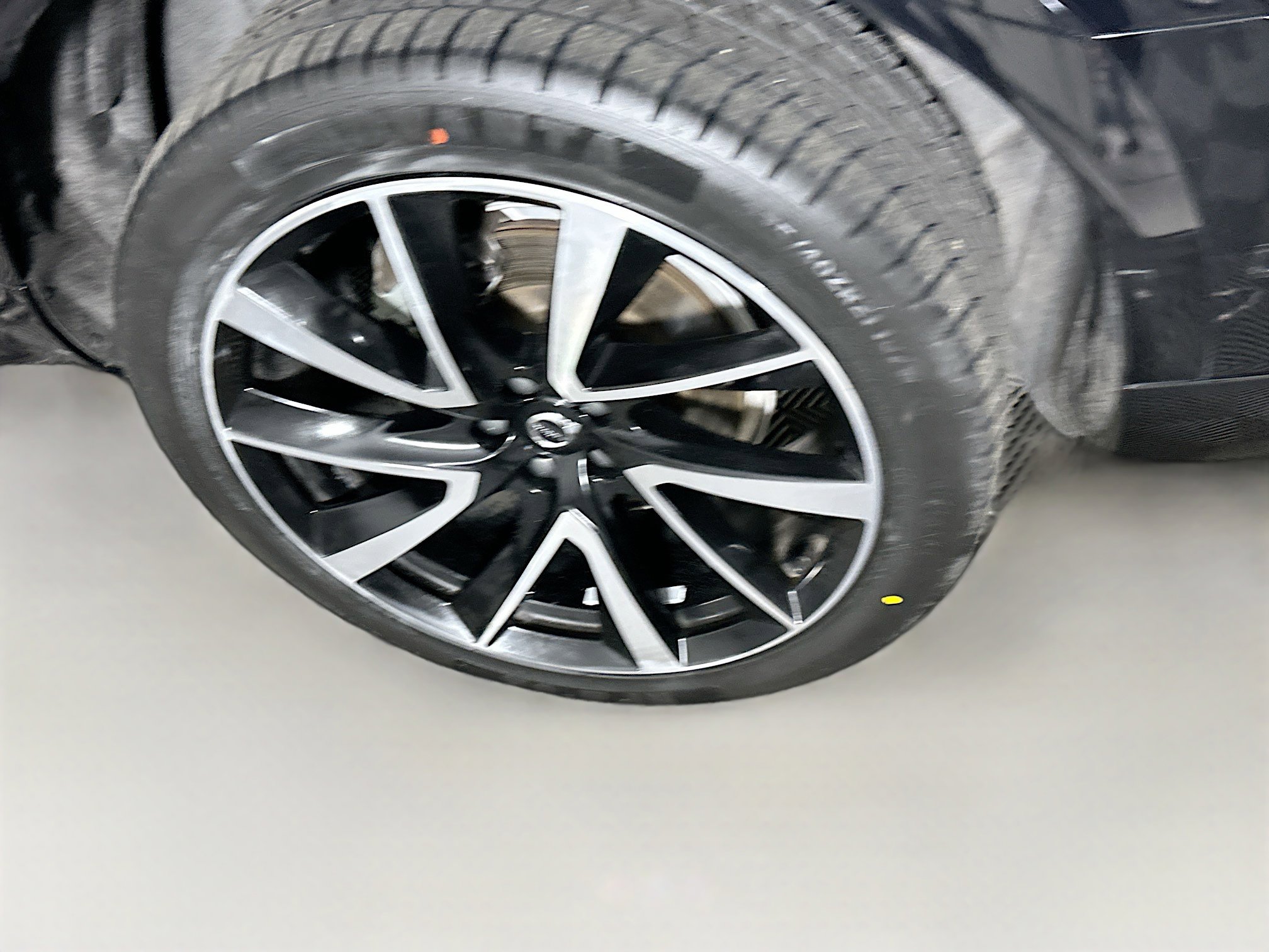 Used 2024 Volvo XC90 B6 Plus image 11