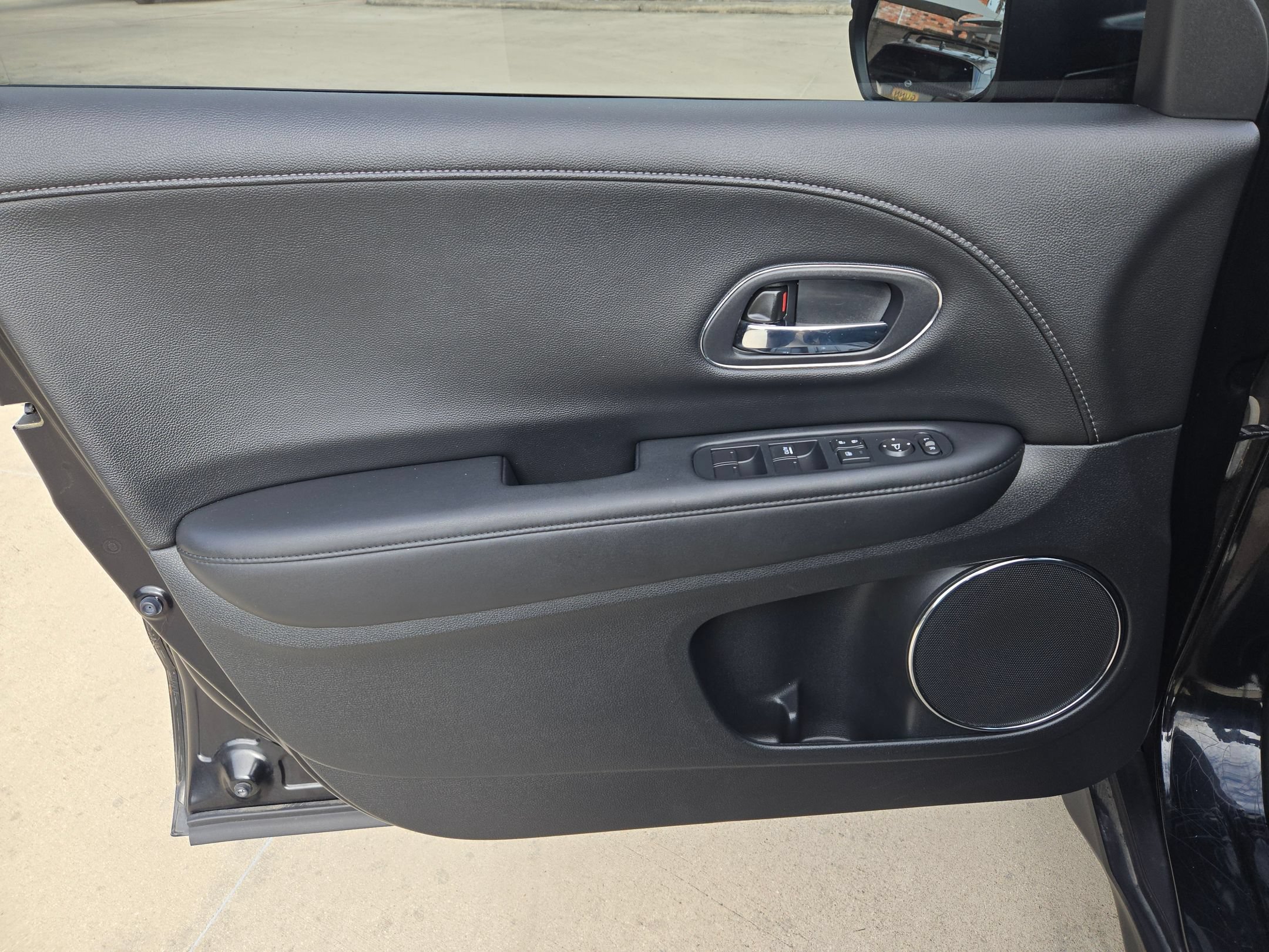 Used 2017 Honda HR-V EX-L image 12