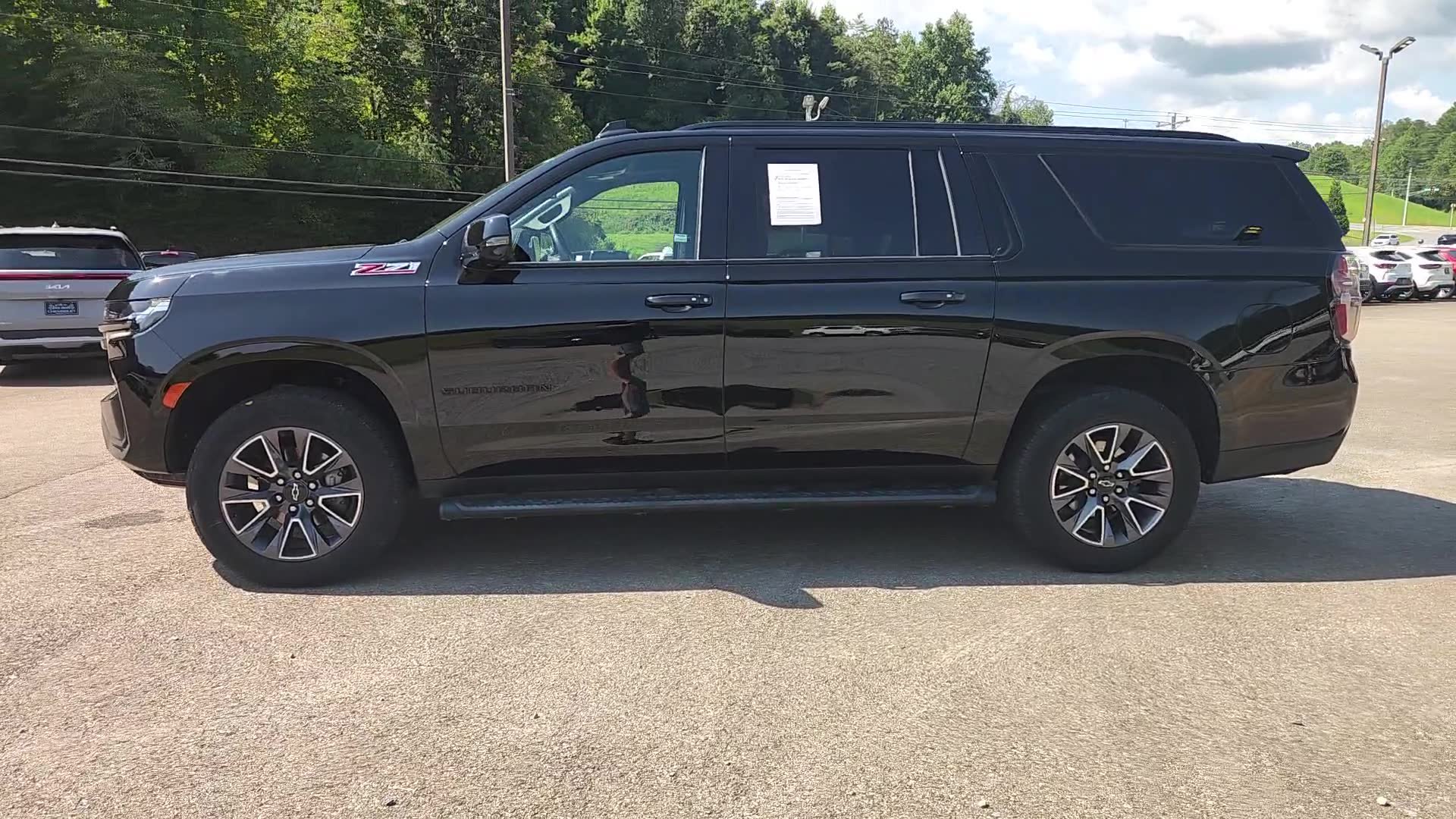 Used 2021 Chevrolet Suburban Z71 w/ Z71 Signature Package AWD/4WD image 10