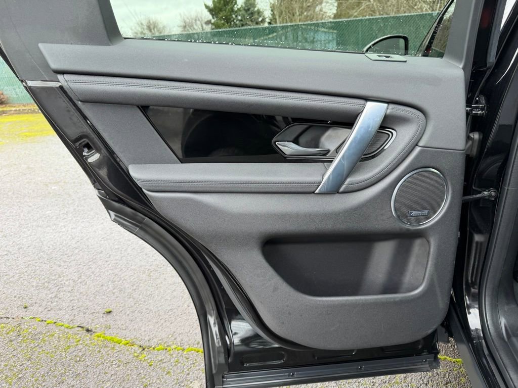 Used 2023 Land Rover Discovery Sport SE image 30
