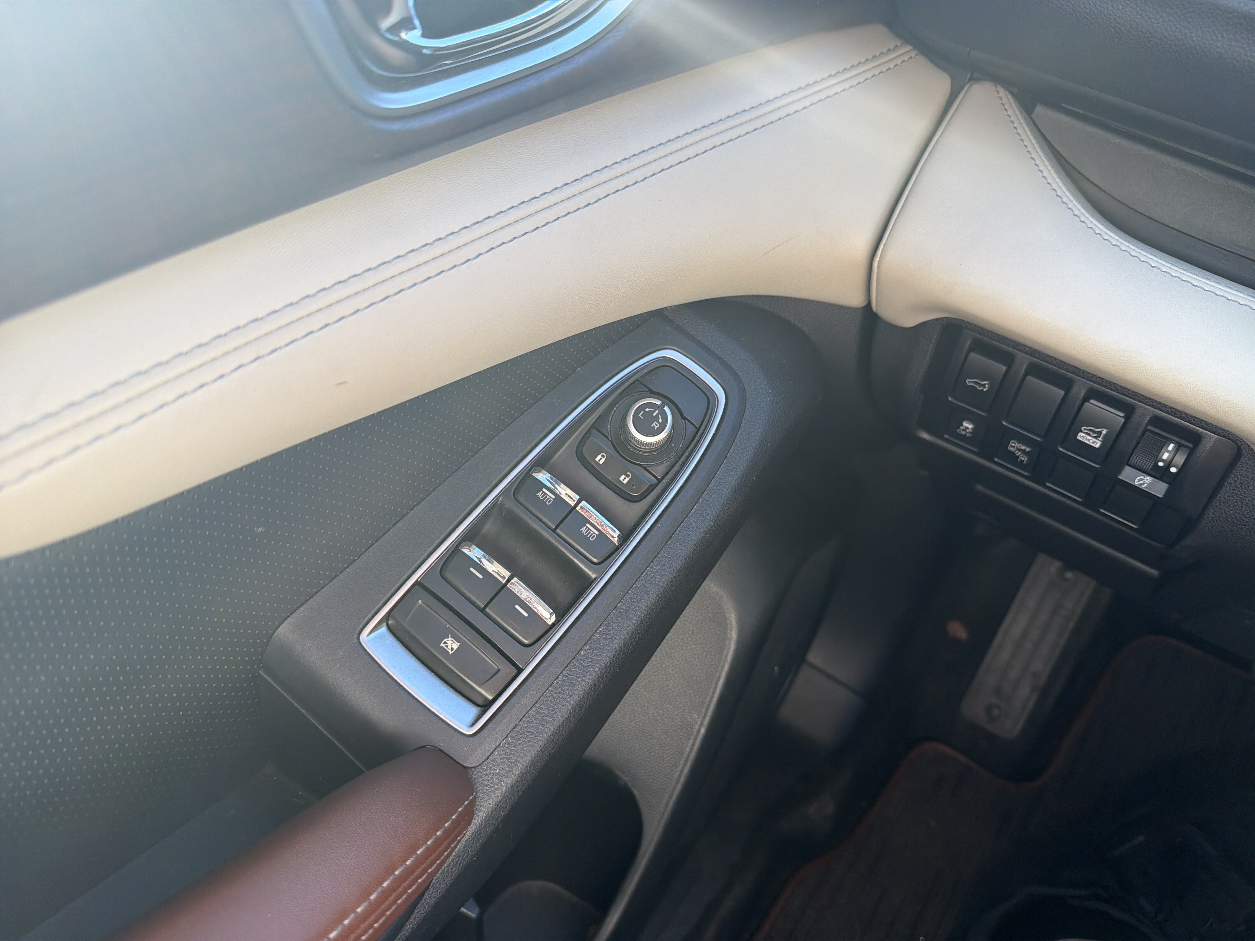 Used 2019 Subaru Ascent Touring AWD/4WD image 18