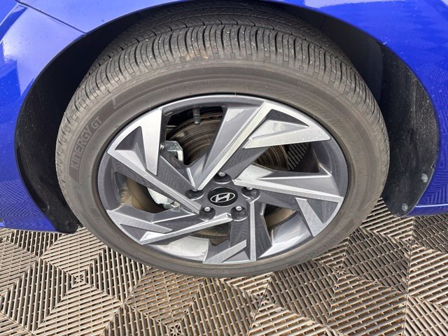 Certified 2025 Hyundai Elantra Limited FWD image 33