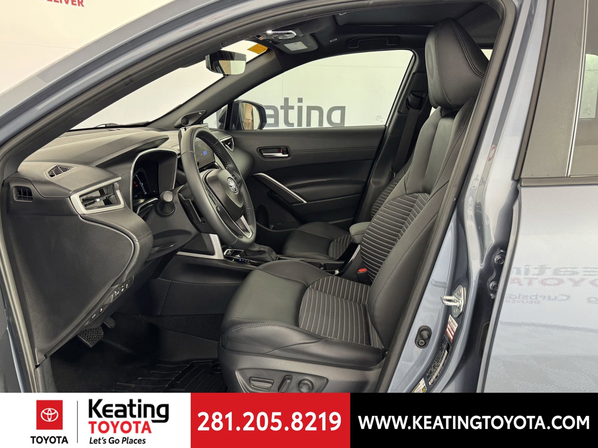 Used 2025 Toyota Corolla Cross AWD Hybrid w/ Convenience Package image 14