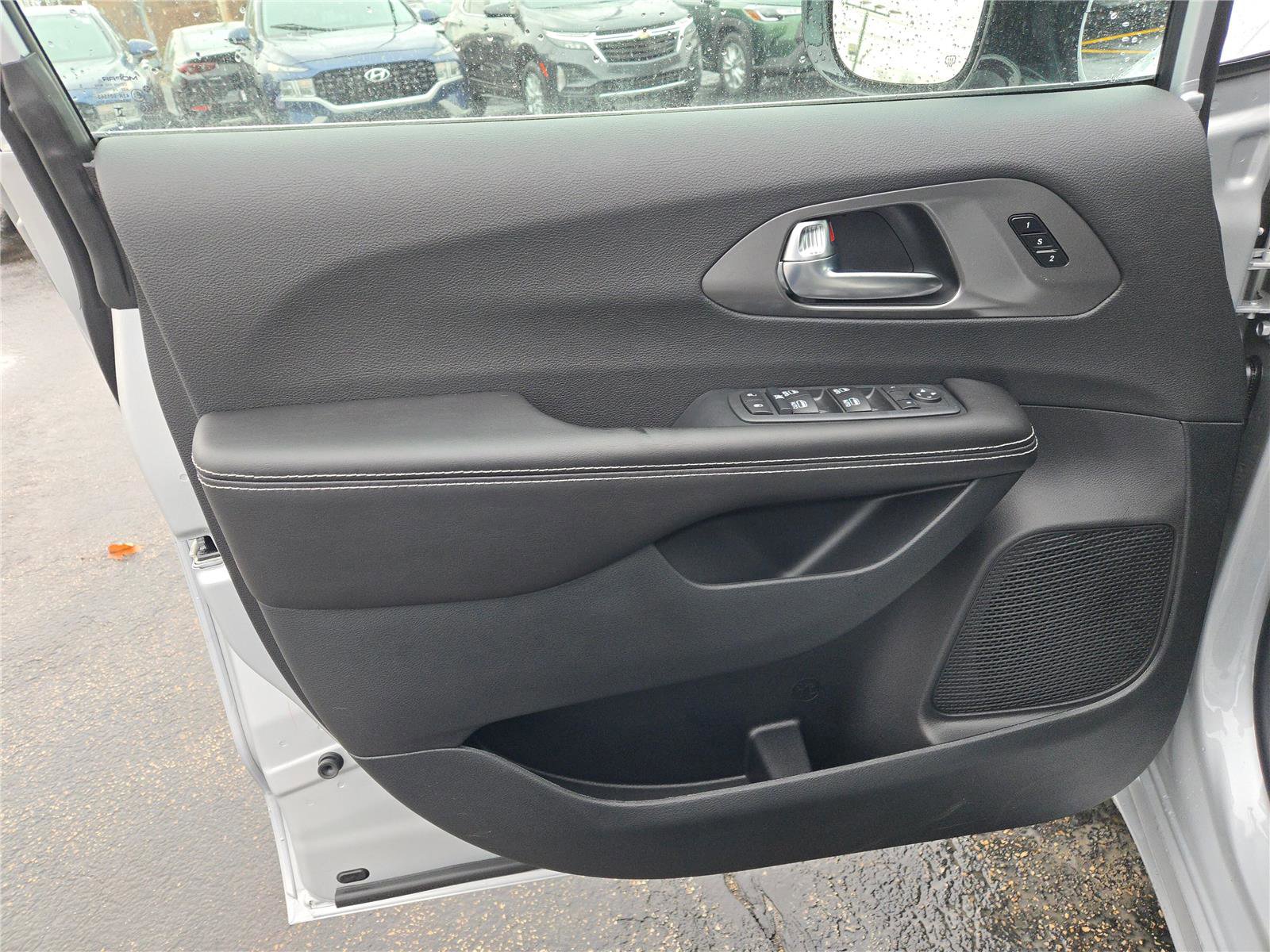 New 2026 Chrysler Pacifica Select image 20