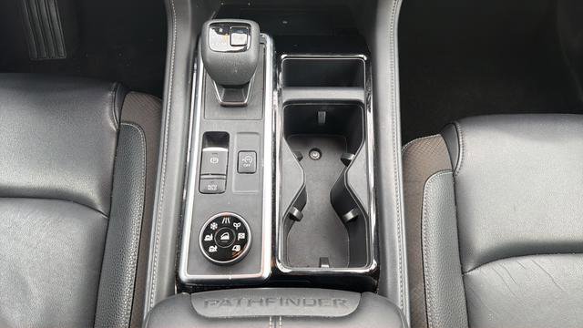 Used 2024 Nissan Pathfinder SL image 8