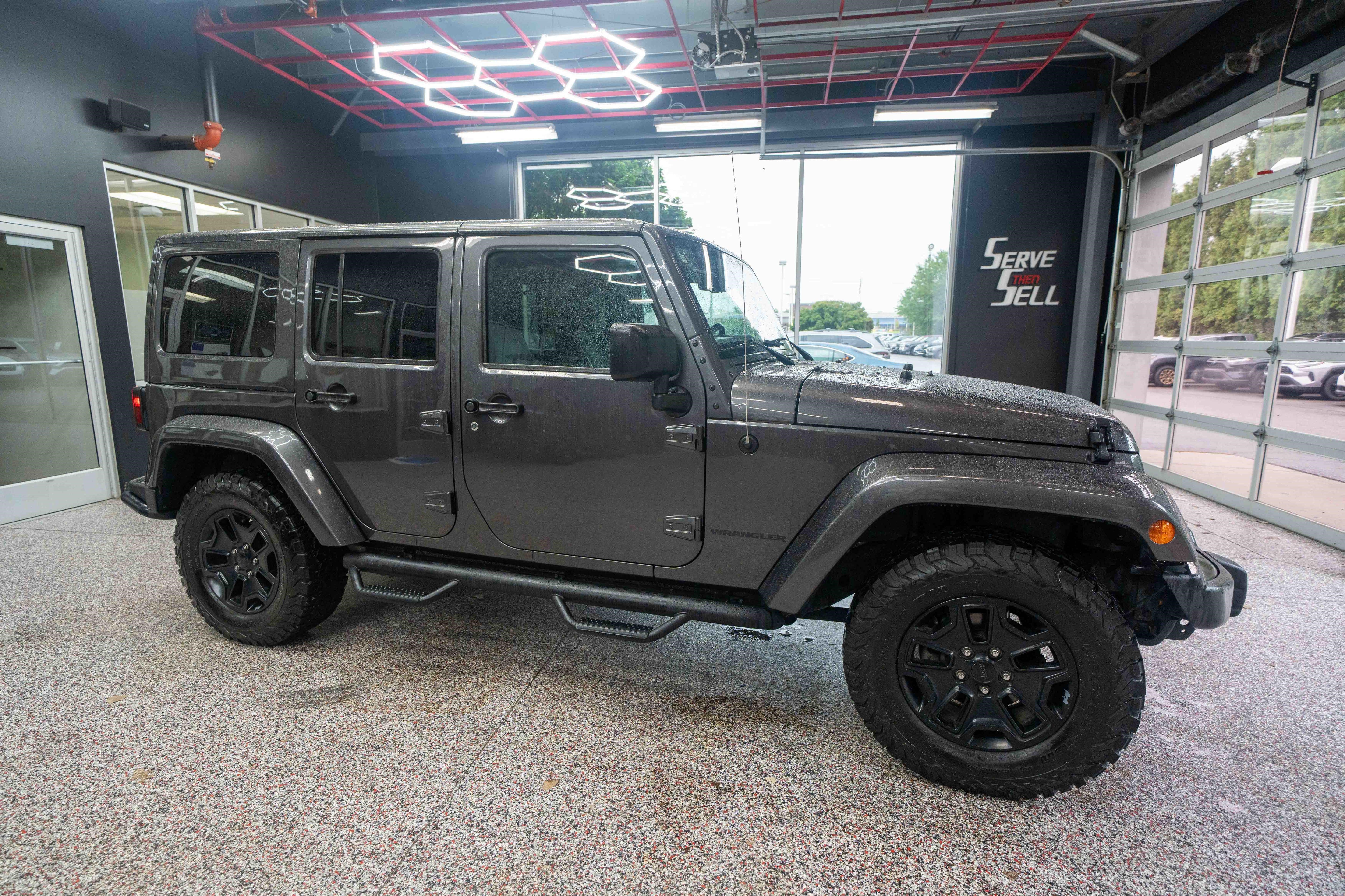 Used 2016 Jeep Wrangler Unlimited Sahara AWD/4WD image 5