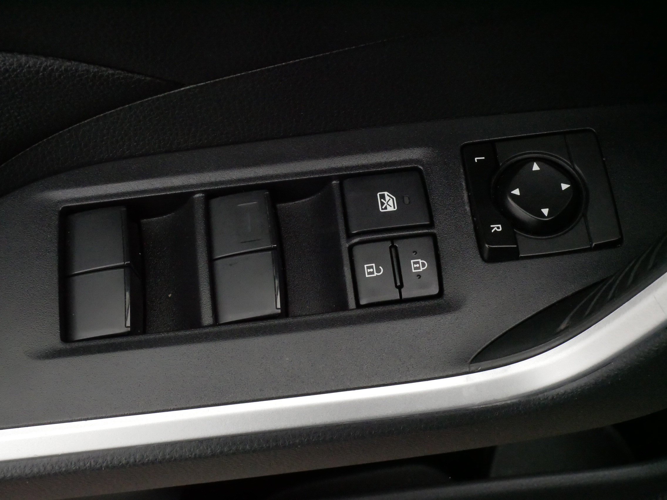 Used 2019 Toyota RAV4 LE w/ All Weather Liner Package image 19