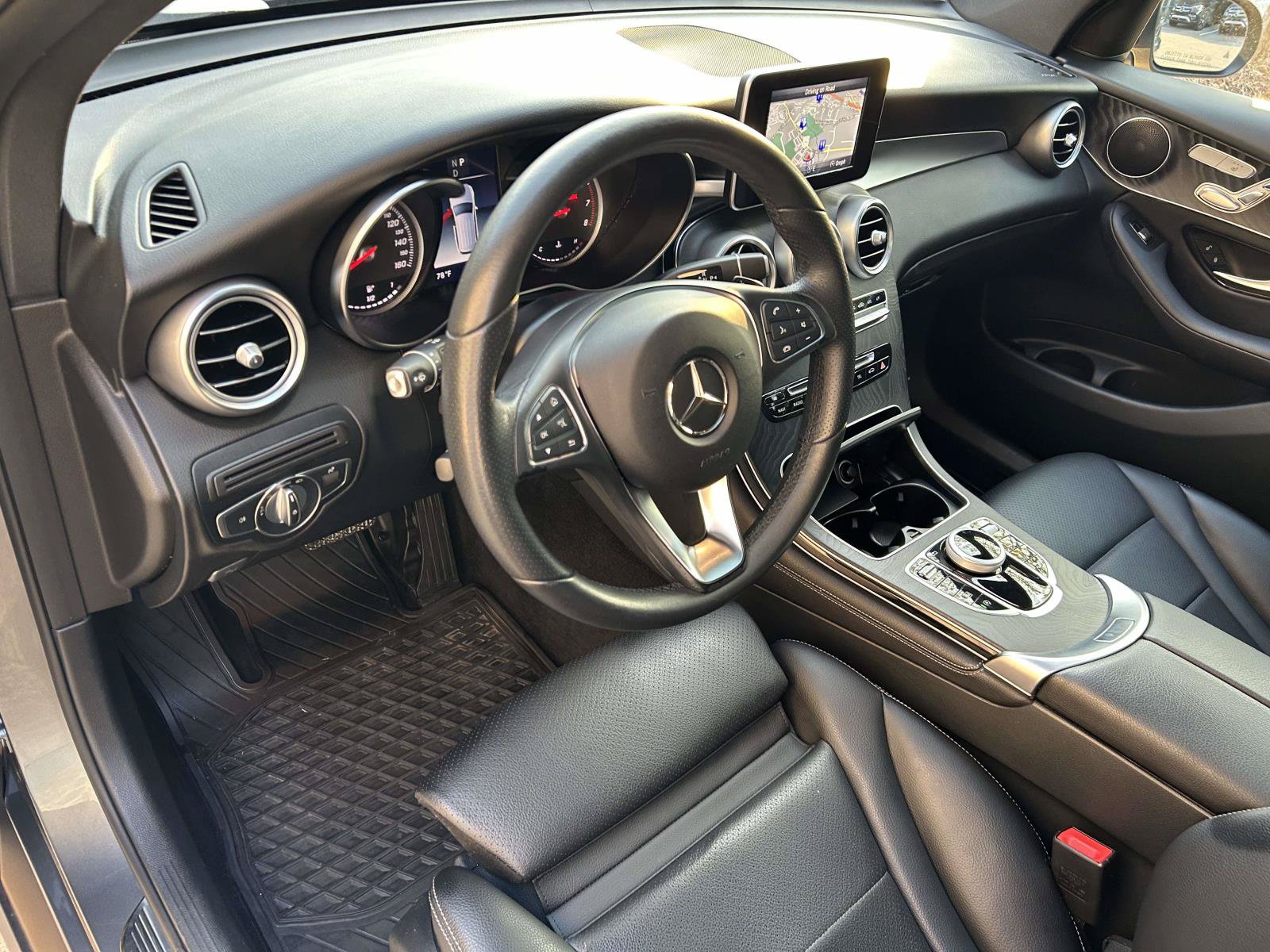 Used 2018 Mercedes-Benz GLC 300 4MATIC image 22