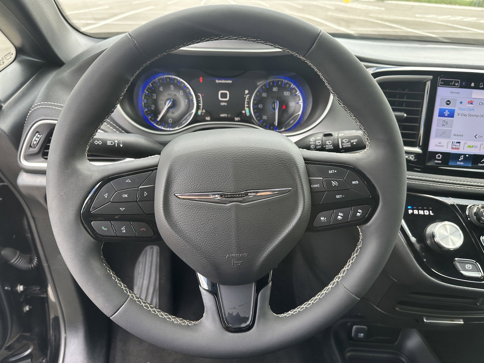 Used 2024 Chrysler Pacifica Touring FWD image 14