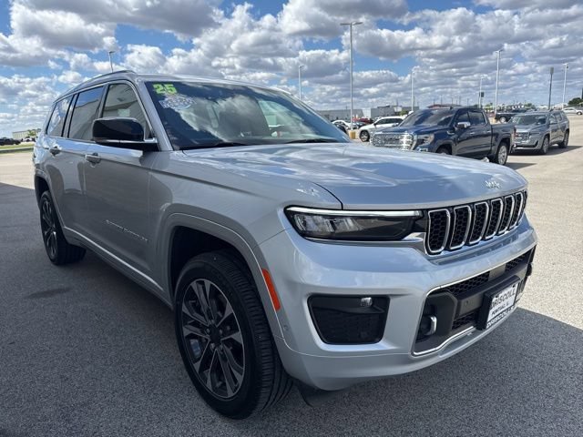 Used 2025 Jeep Grand Cherokee L Overland w/ Luxury Tech Group IV AWD/4WD image 4