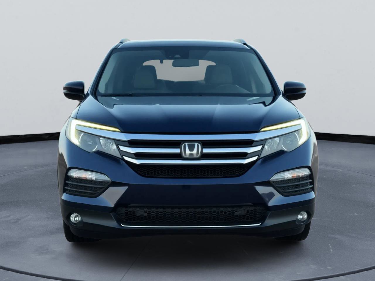 Used 2017 Honda Pilot Elite image 2