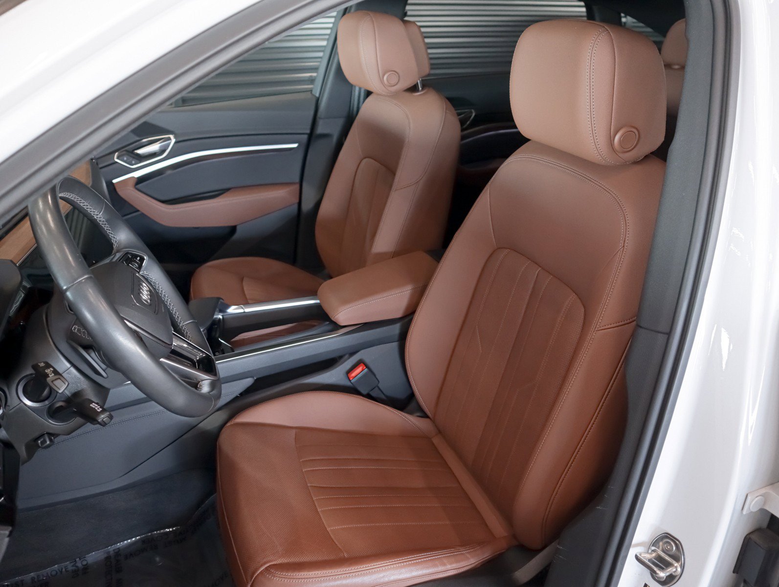 Used 2024 Audi Q8 e-tron Premium Plus image 8