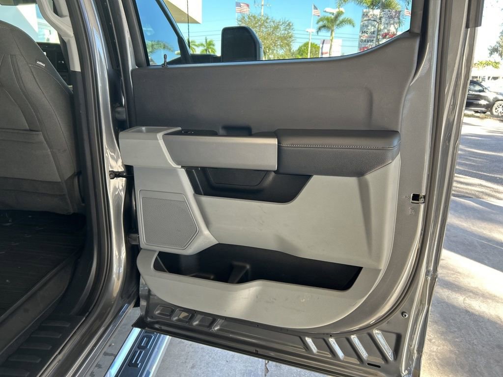Used 2024 Ford F350 XLT w/ Camper Package image 34