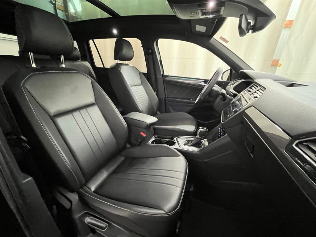 Certified 2024 Volkswagen Tiguan SE R-Line FWD image 13