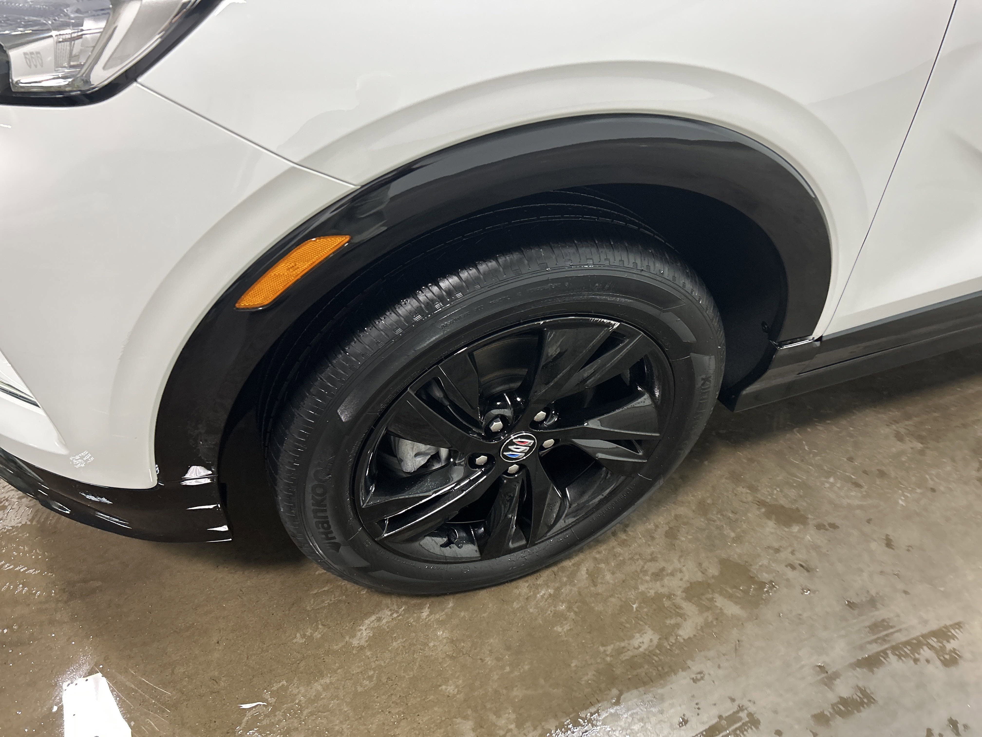 Used 2024 Buick Encore GX Sport Touring image 9