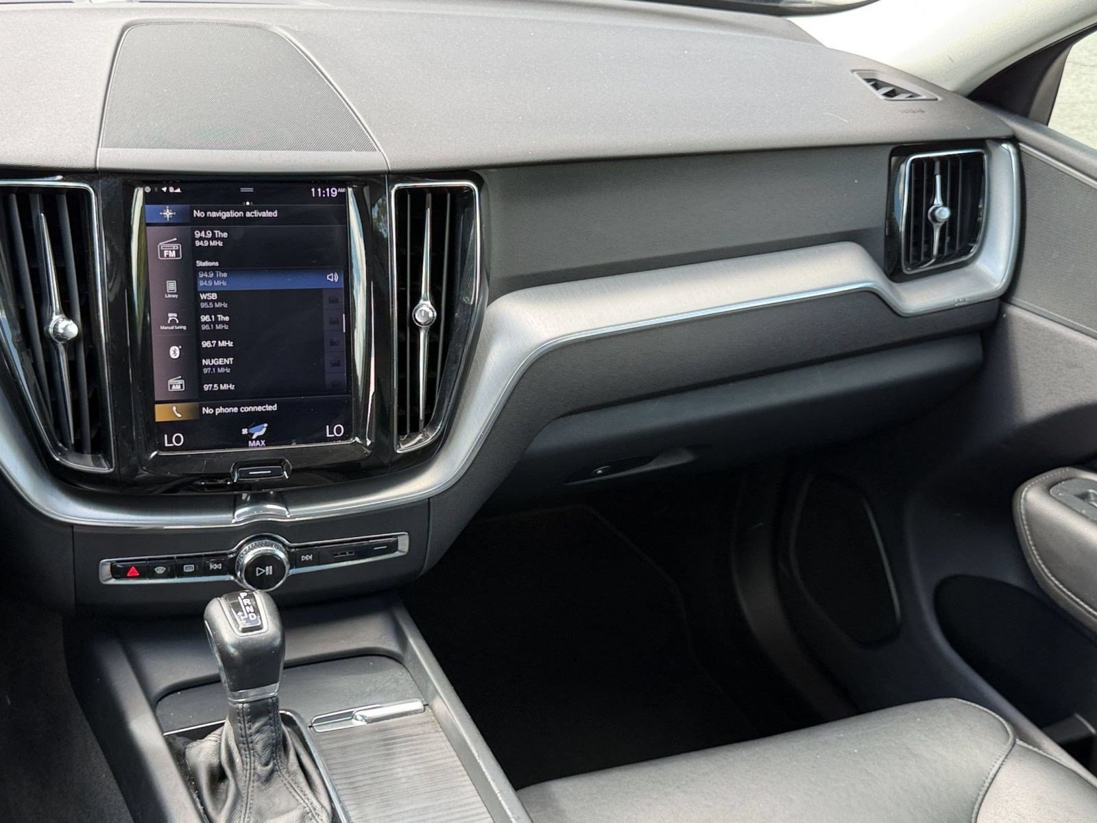 Used 2019 Volvo XC60 T5 Momentum w/ Premium Package FWD image 28
