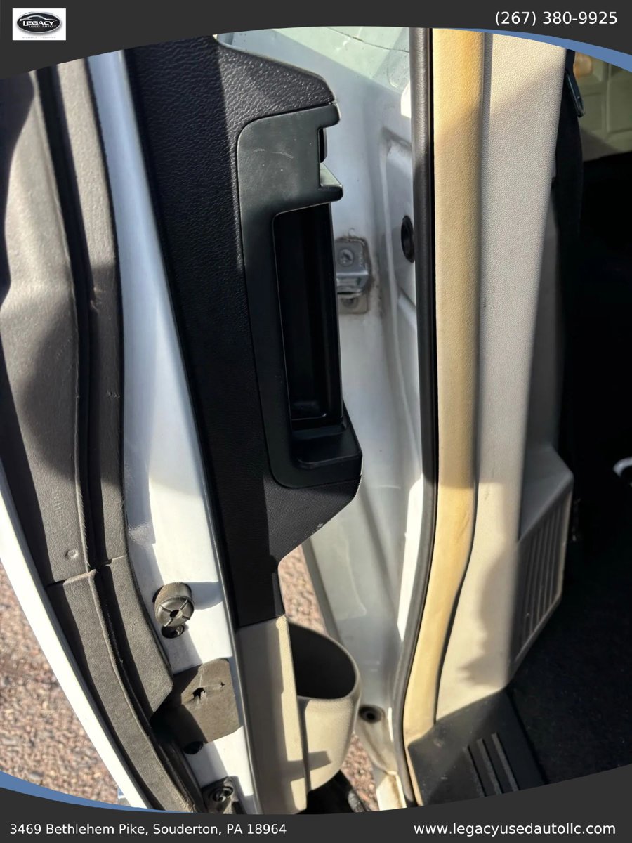 Used 2016 Chrysler Town & Country Touring FWD image 63