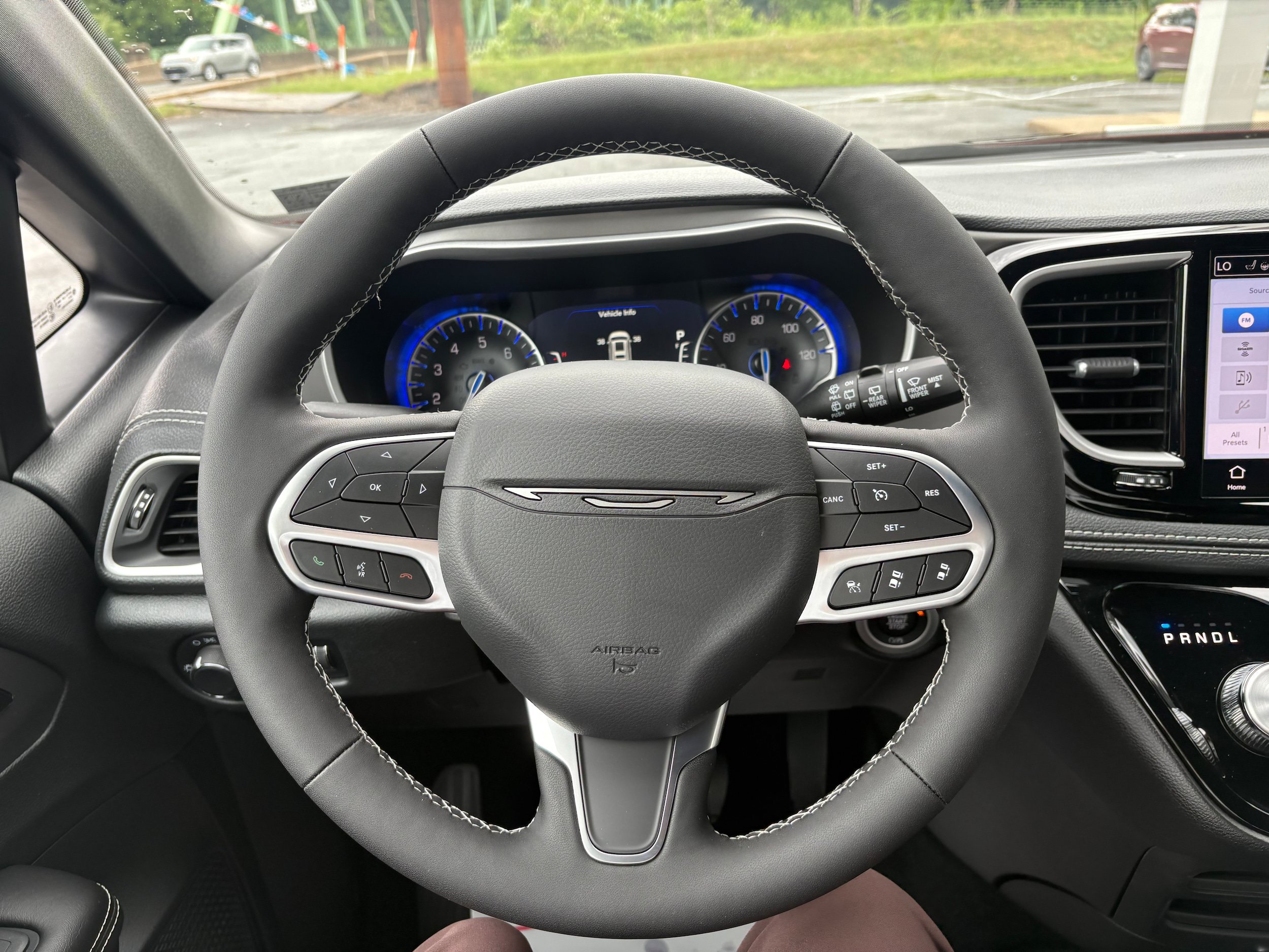 New 2027 Chrysler Pacifica Select AWD/4WD image 19