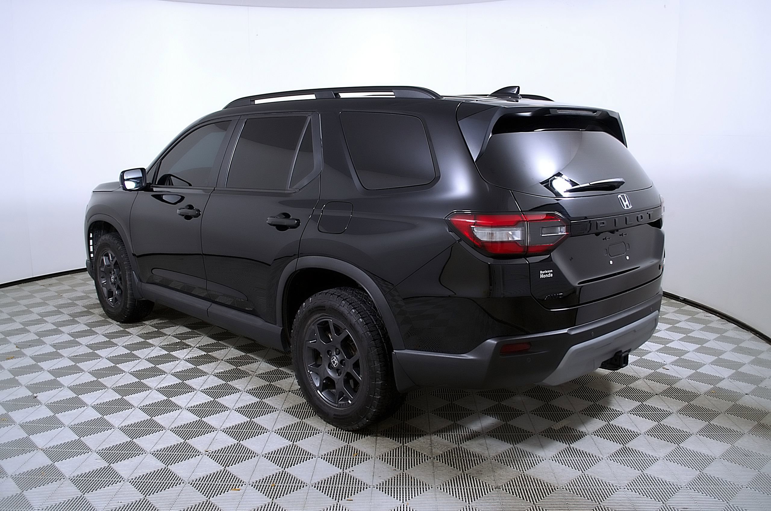 Used 2025 Honda Pilot TrailSport image 9