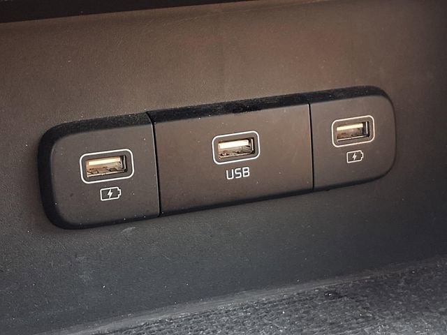 Used 2024 Kia Carnival LX image 10