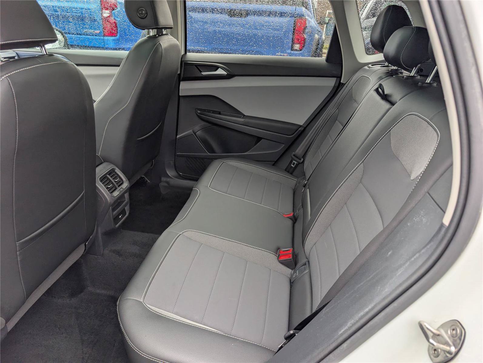 Used 2022 Volkswagen Taos SE w/ Panoramic Sunroof Package AWD/4WD image 15