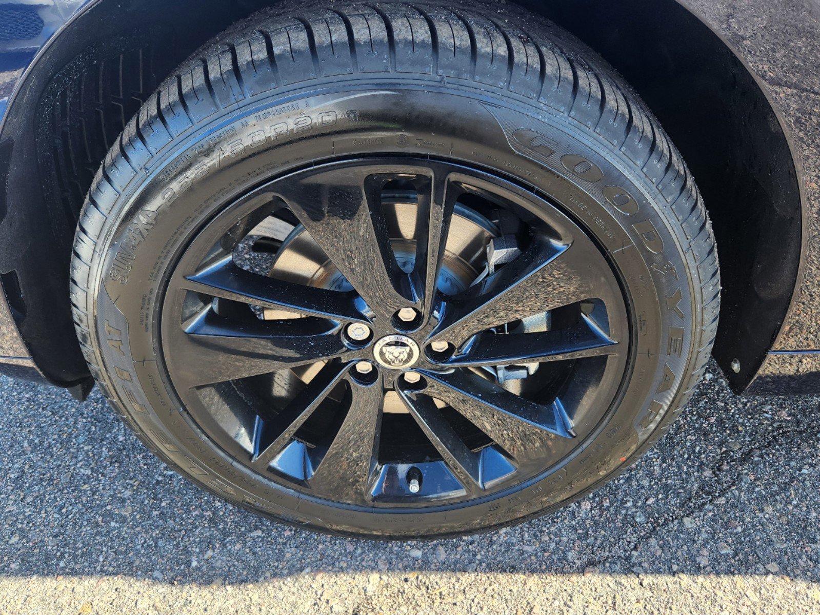 New 2025 Jaguar F-PACE R-Dynamic S image 22