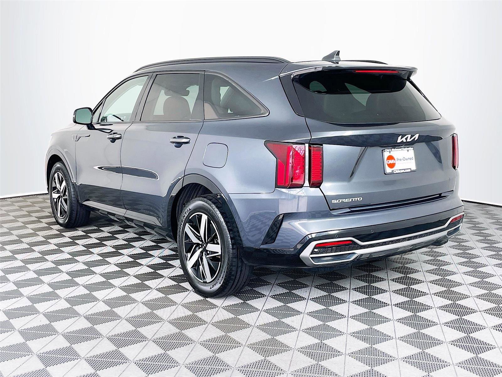 Used 2023 Kia Sorento S w/ Panoramic Sunroof Package image 7