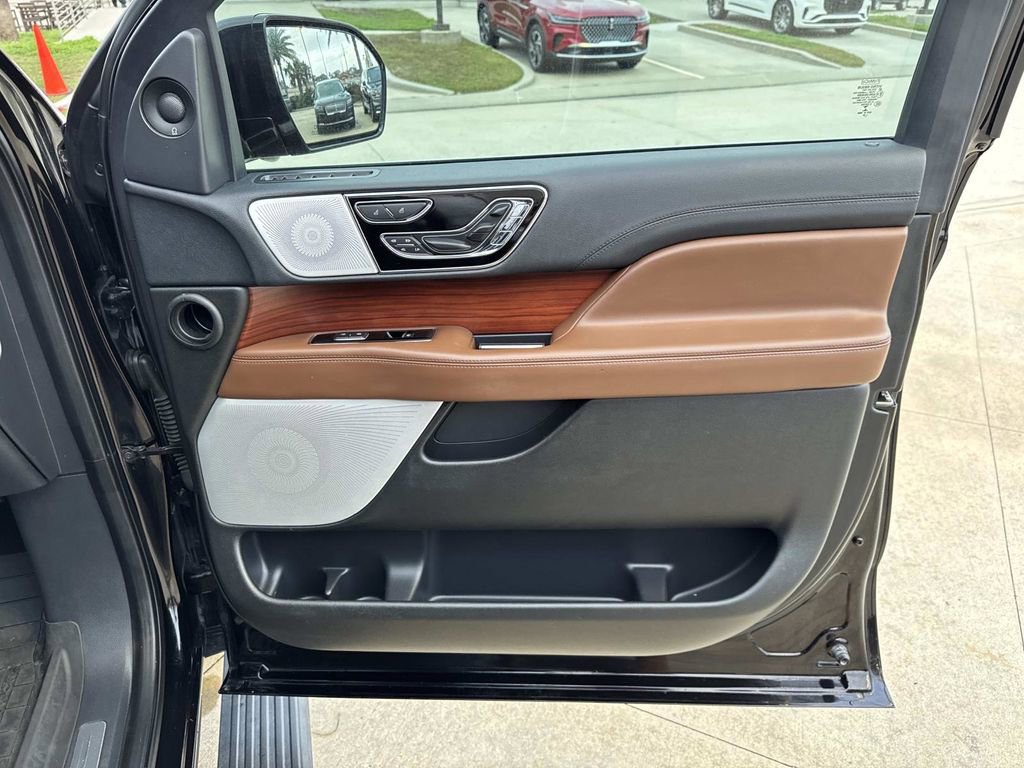 Used 2022 Lincoln Navigator L Reserve image 15