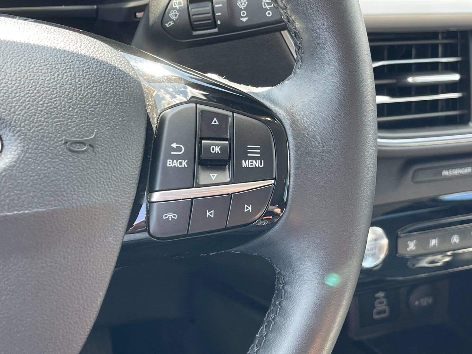 Used 2024 Ford Escape Platinum AWD/4WD image 28