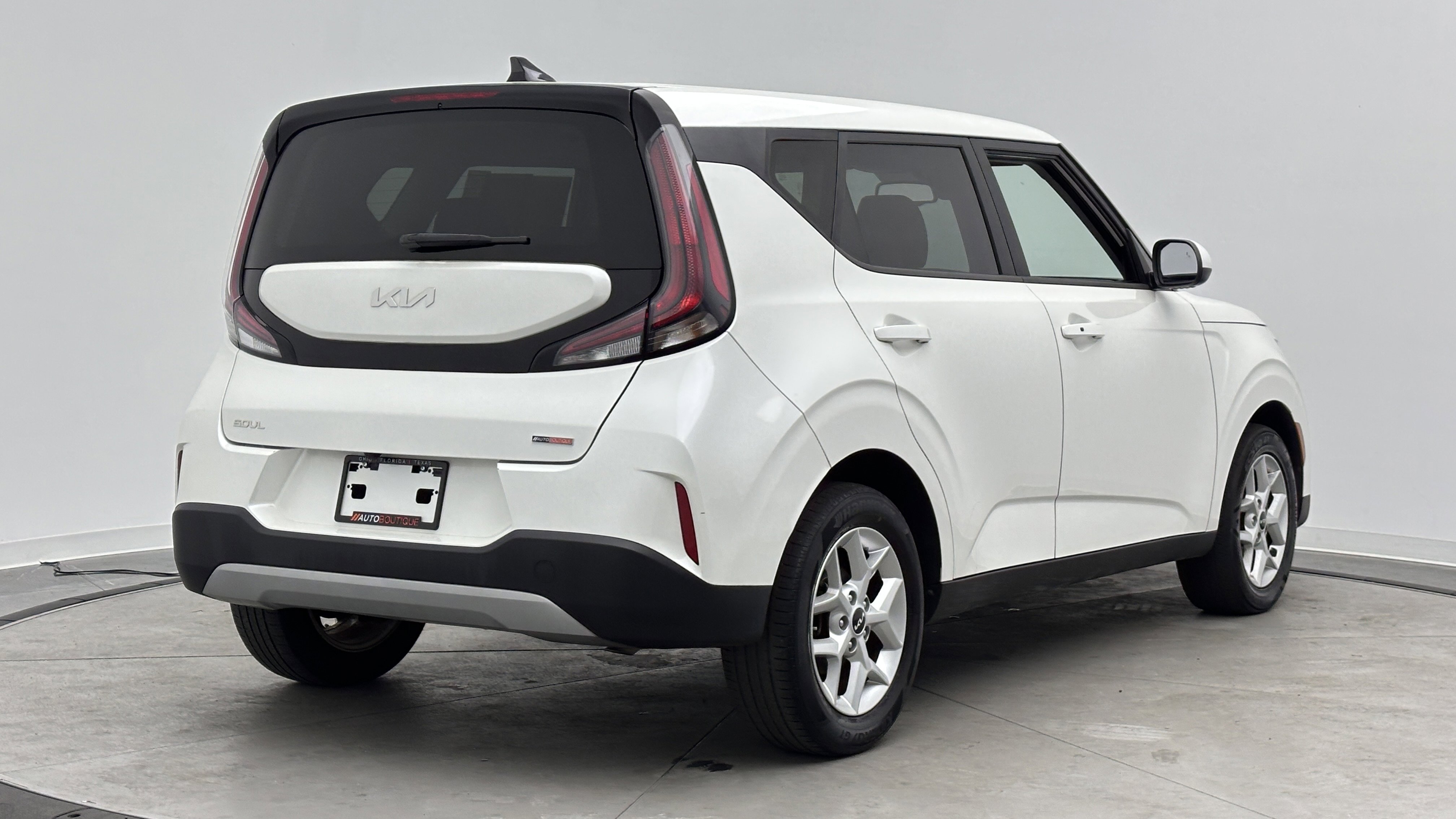 Used 2023 Kia Soul S FWD image 8