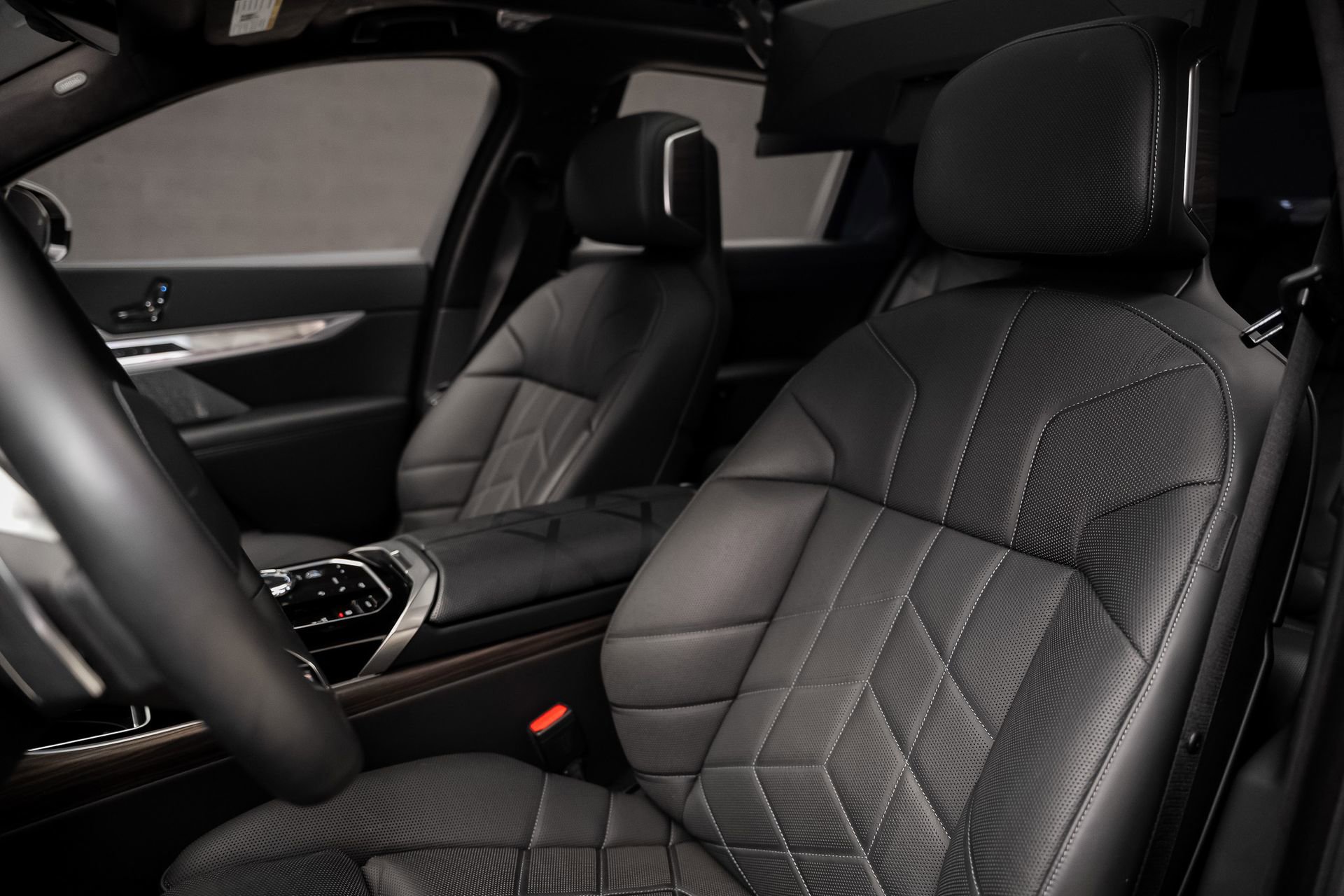 Used 2023 BMW 760i xDrive w/ Executive Package image 62