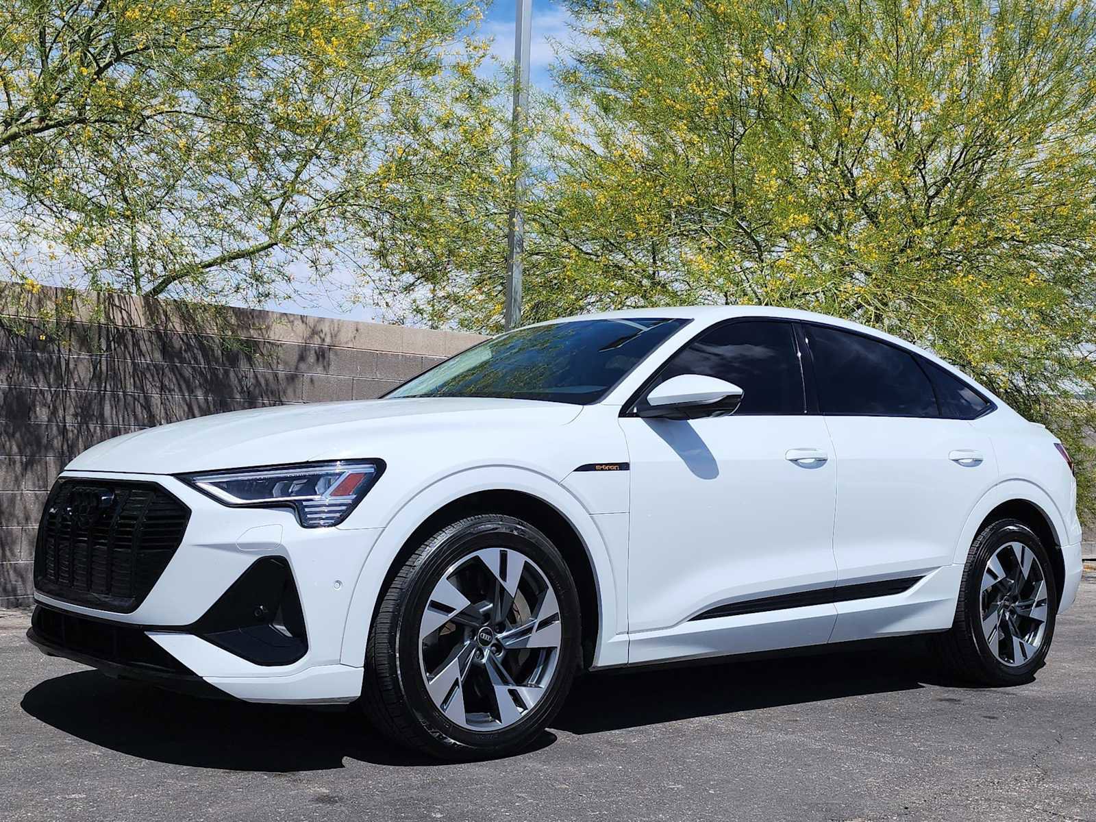 Used 2022 Audi e-tron Premium image 5