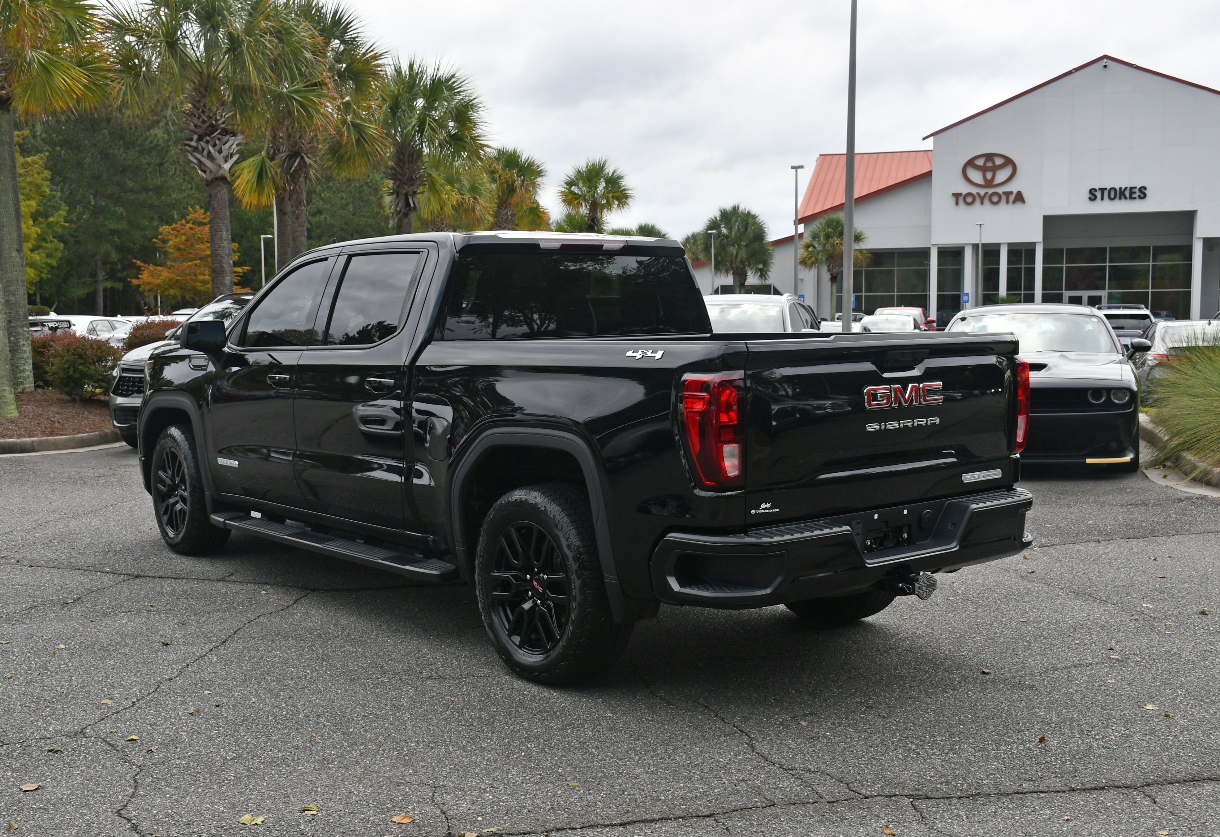 Used 2023 GMC Sierra 1500 Elevation AWD/4WD image 3