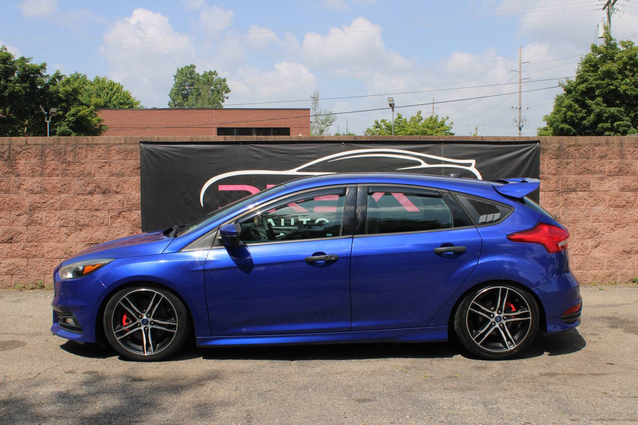 Used 2015 Ford Focus ST w/ Equipment Group 401A FWD image 2